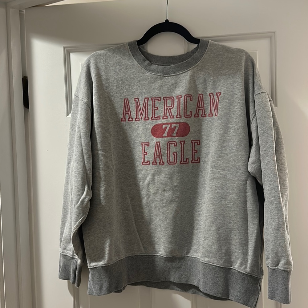 Gray American Eagle sweatshirt Size M.